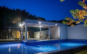 Mezzo All Suite Villas